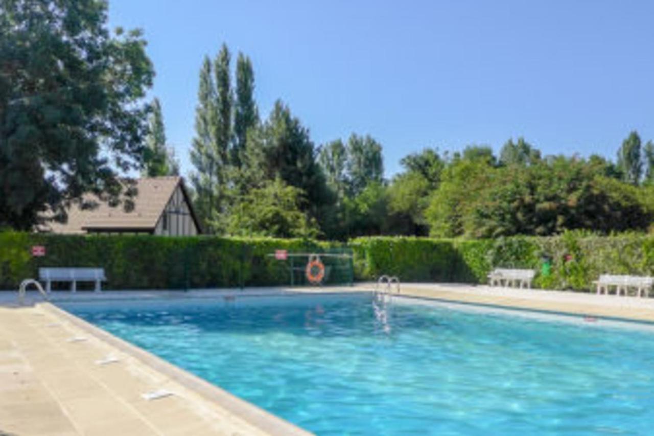 كابورغ Nice House In A Residence With Swimming Pool المظهر الخارجي الصورة